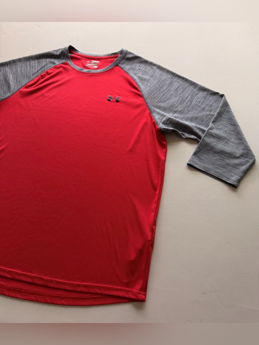 Under Armour HeatGear Men's 2XL Red Gray Colorblock Raglan 3/4 Sleeve Tee